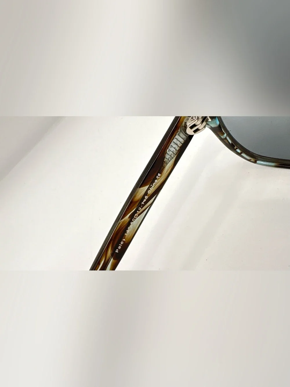 Warby Parker lens signs
